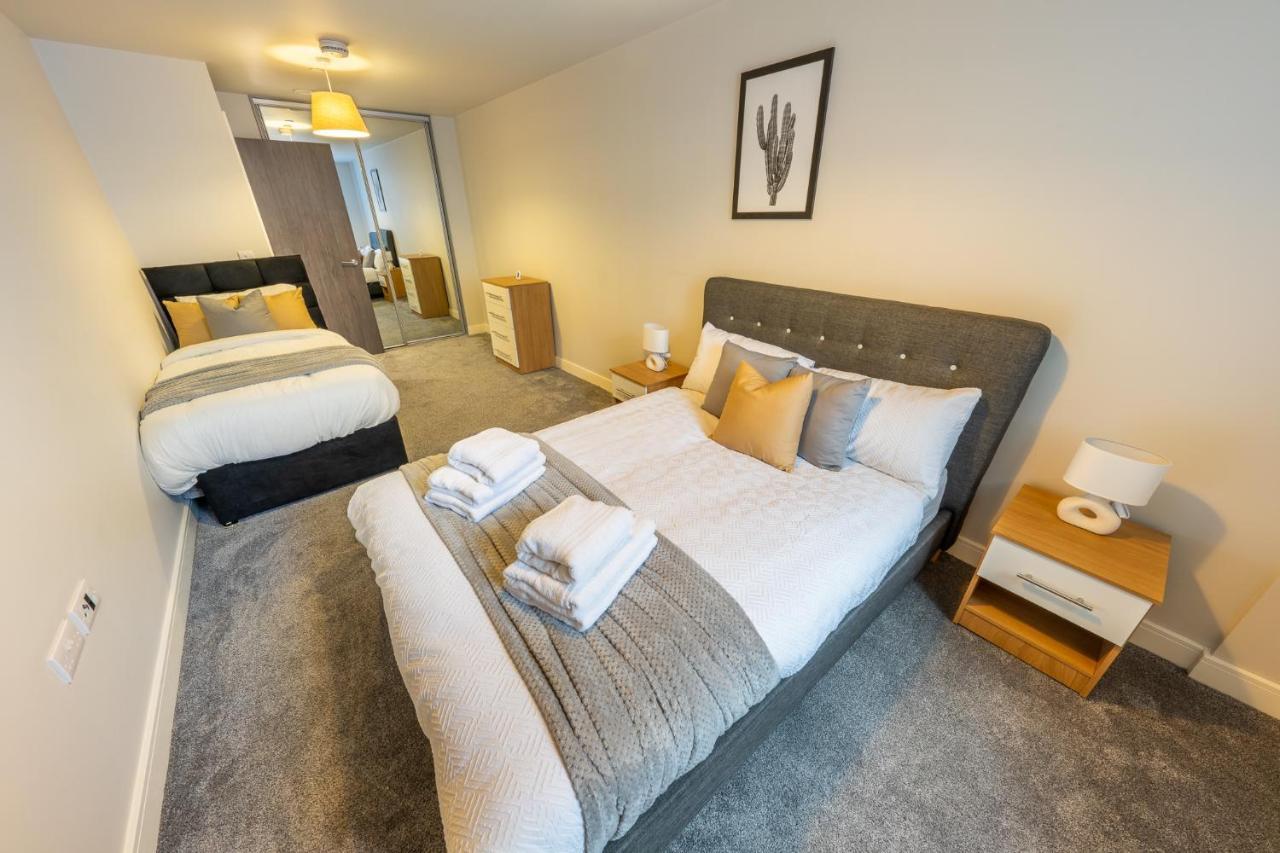 Lovely 4-Sleeper Apartment In Central Slough With Free Parking Exterior foto